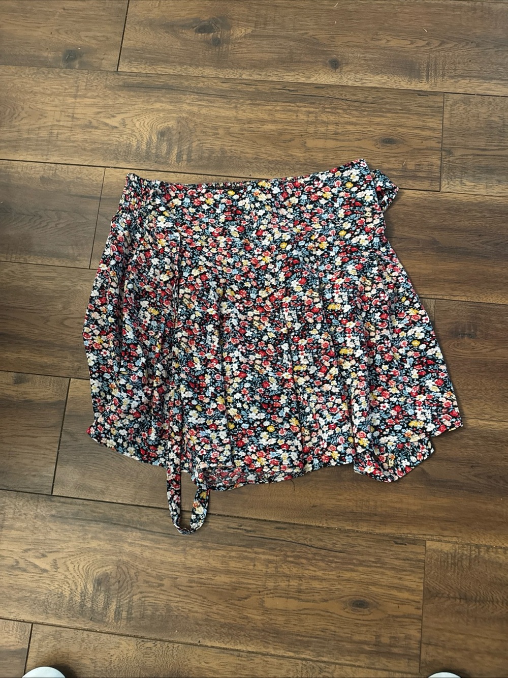 SHEIN Black Floral Wrap Skort with Red, White & Yellow Blooms